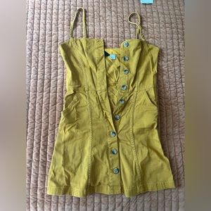 Yellow dress with pockets